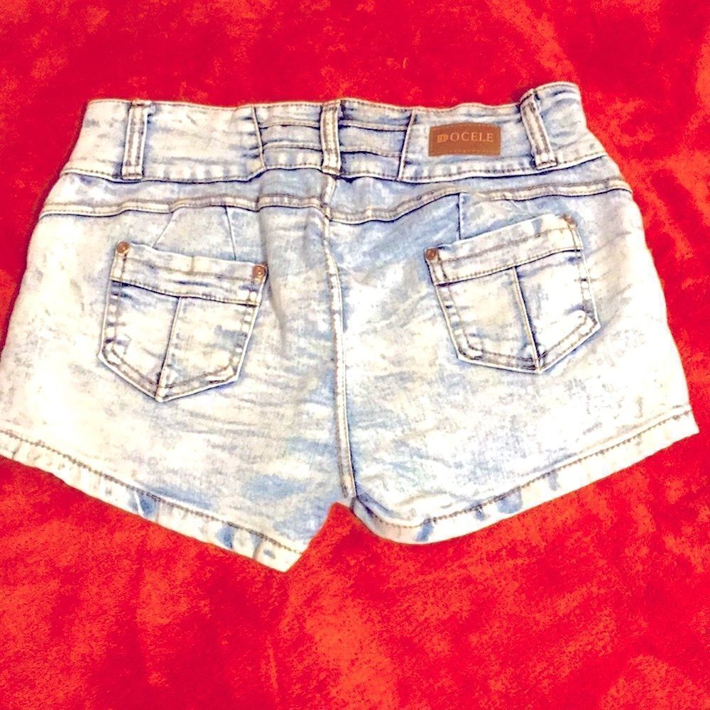 DDOCELE SHORTS SIZE 32
